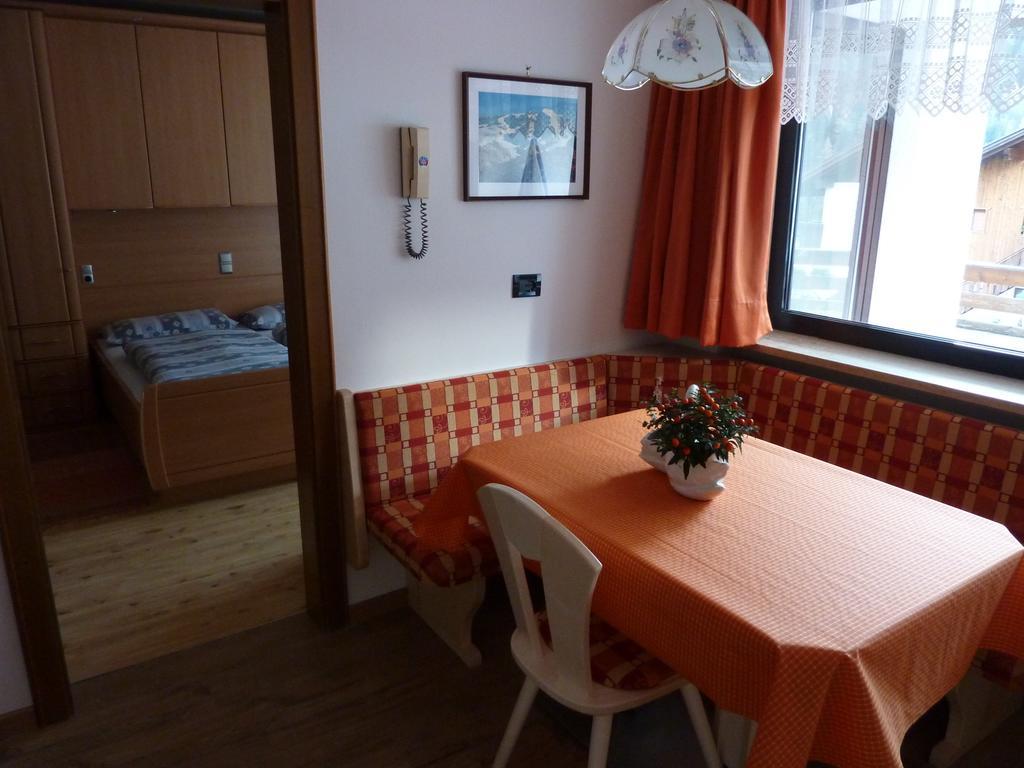 Ferienwohnung Ciasa Gabriel Kolfuschg Zimmer foto